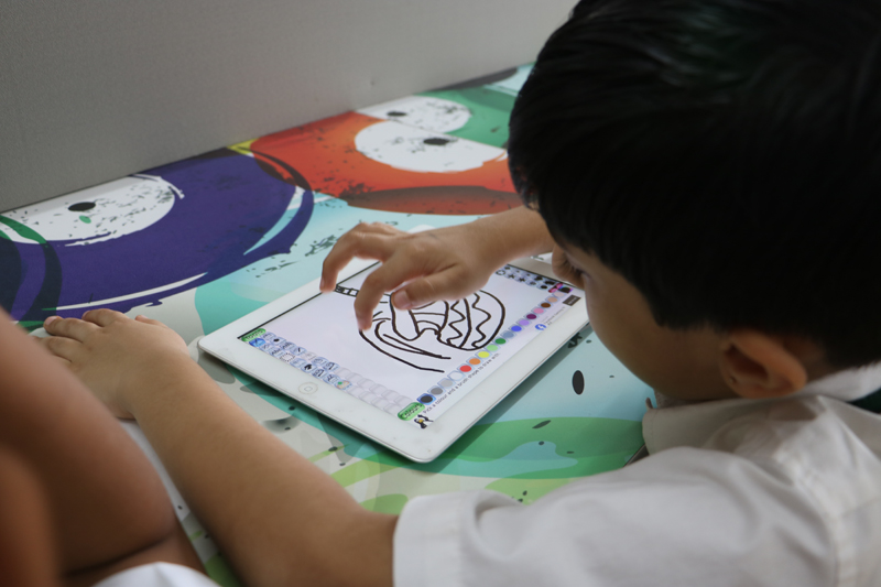 Touch and Learn Centre 2